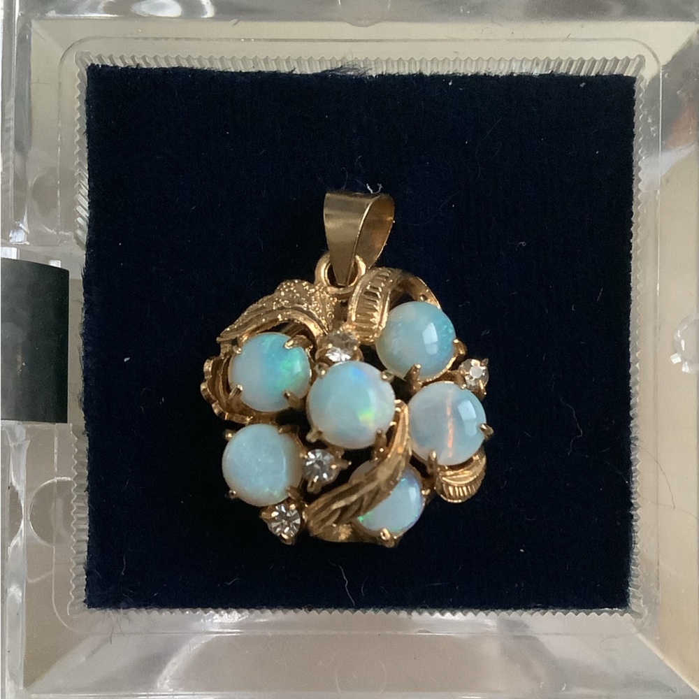 new vintage SS Opal pendant charm (flashes green)